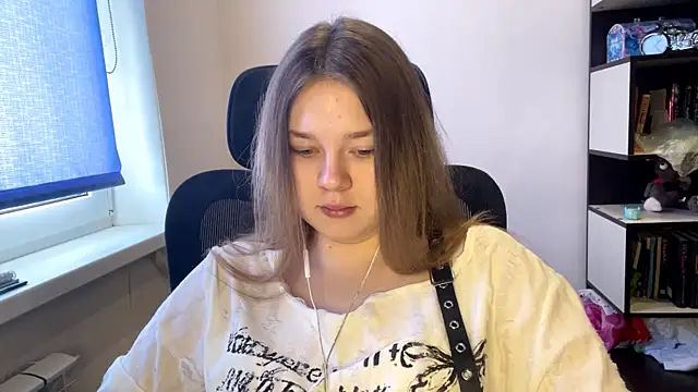 TomikoPfau online show from 03-24-26, 07:52