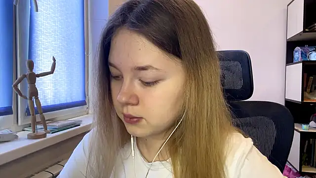 Snapshot of TomikoPfau chatting on 02-24-26, 07:53 TomikoPfau online show from 02-24-26, 07:53