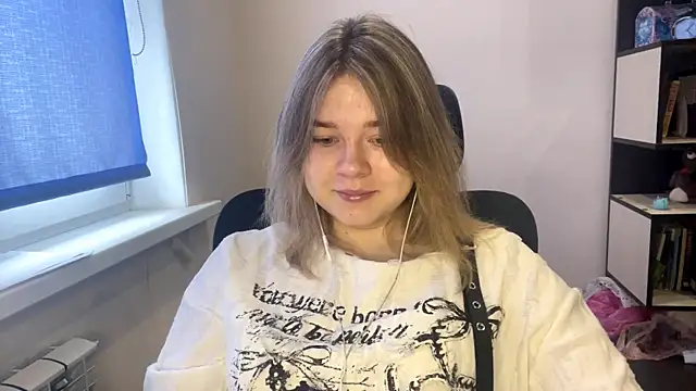 TomikoPfau online show from 04-06-26, 07:53