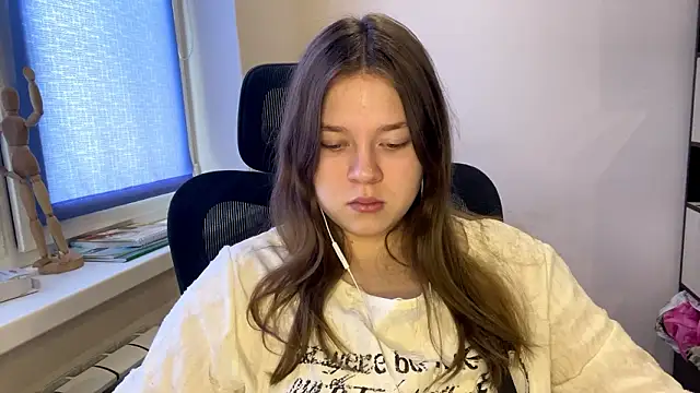 TomikoPfau online show from 03-06-26, 07:47