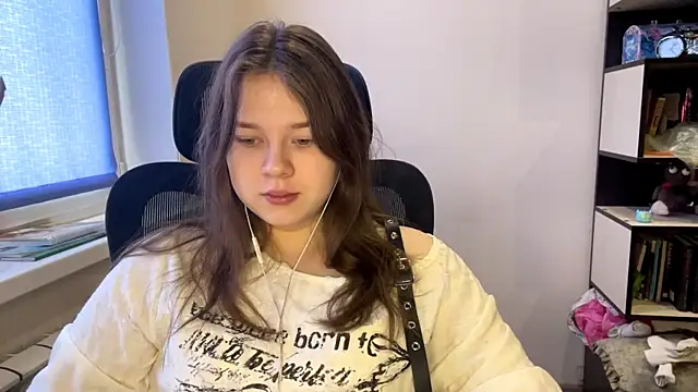 TomikoPfau online show from 03-03-26, 07:37