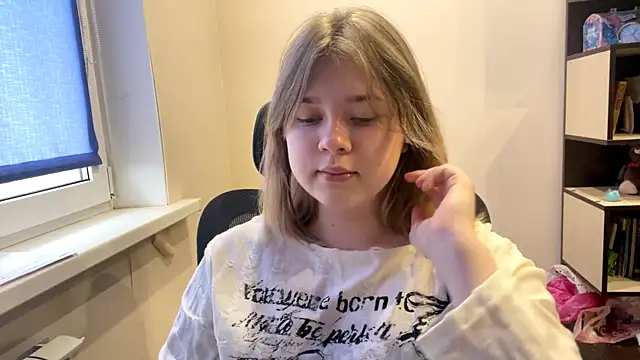 TomikoPfau online show from 04-12-26, 05:11