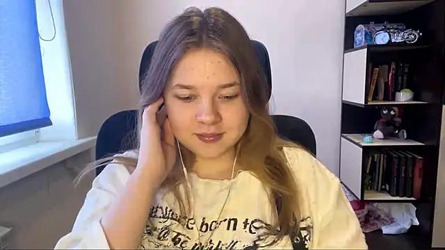 TomikoPfau online show from 04-01-26, 07:53