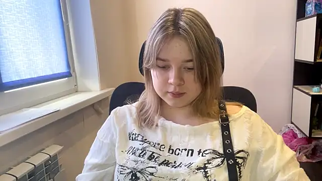 TomikoPfau online show from 04-10-26, 07:48