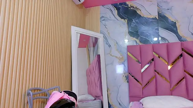 curvybuffgirllll online show from 04-05-26, 07:31