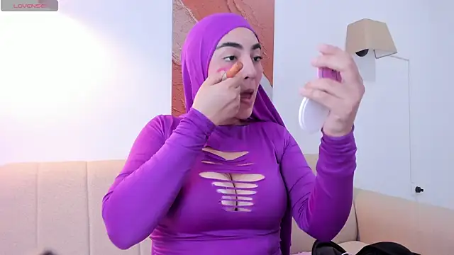 Snapshot of Malika_Noor chatting on 05-17-26, 06:19 Malika Noor online show from 05-17-26, 06:19