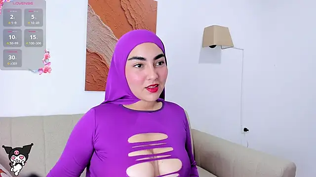 Snapshot of Malika_Noor chatting on 05-30-26, 03:17 Malika Noor online show from 05-30-26, 03:17