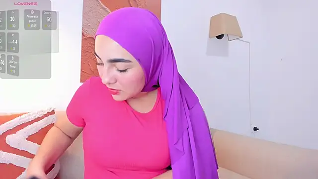 Snapshot of Malika_Noor chatting on 05-26-26, 02:59 Malika Noor online show from 05-26-26, 02:59