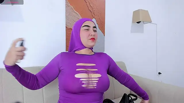Snapshot of Malika_Noor chatting on 06-18-26, 02:00 Malika Noor online show from 06-18-26, 02:00