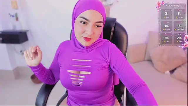 Snapshot of Malika_Noor chatting on 03-03-26, 02:57 Malika Noor online show from 03-03-26, 02:57