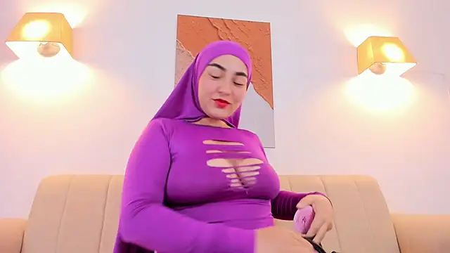 Snapshot of Malika_Noor chatting on 04-20-26, 02:40 Malika Noor online show from 04-20-26, 02:40