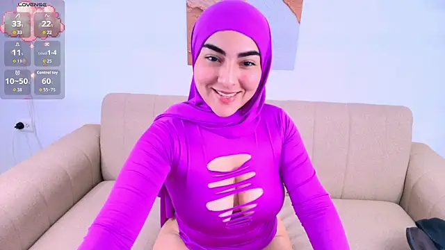 Snapshot of Malika_Noor chatting on 03-18-26, 02:41 Malika Noor online show from 03-18-26, 02:41