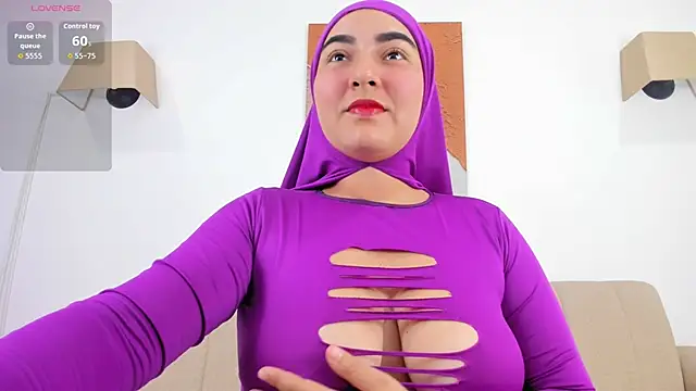 Snapshot of Malika_Noor chatting on 04-12-26, 03:37 Malika Noor online show from 04-12-26, 03:37