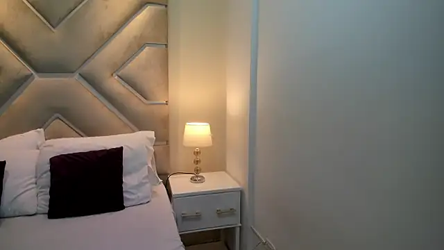 Snapshot of Sophia_Joness_ chatting on 02-22-26, 04:37 Sophia Joness online show from 02-22-26, 04:37