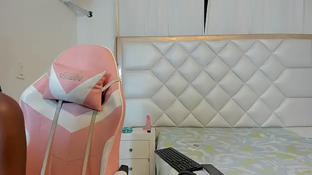 michelleblair1 online show from 03-25-26, 01:32