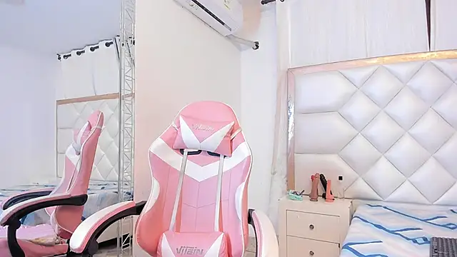 michelleblair1 online show from 03-12-26, 01:37