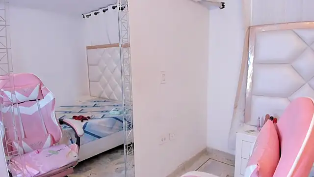 Snapshot of michelleblair1 chatting on 03-02-26, 01:18 michelleblair1 online show from 03-02-26, 01:18