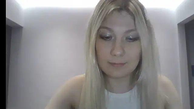 Foxy Bright online show from 03-12-26, 07:40