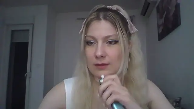 Foxy Bright online show from 03-20-26, 07:37