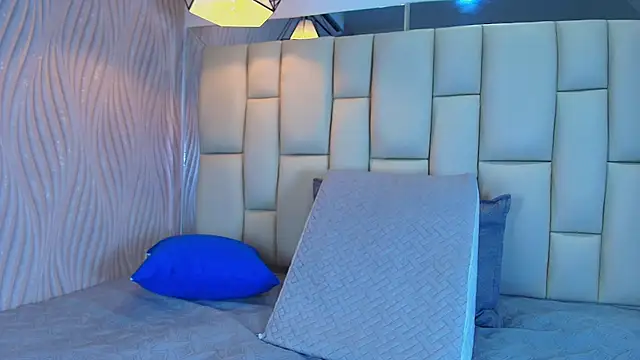 Lana Sliim online show from 04-15-26, 12:10