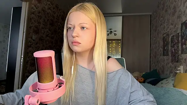 Snapshot of JeneeBIanks chatting on 02-25-26, 12:38 JeneeBIanks online show from 02-25-26, 12:38