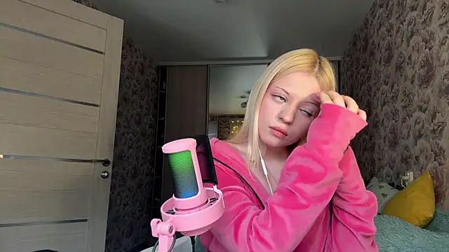 Snapshot of JeneeBIanks chatting on 02-20-26, 11:12 JeneeBIanks online show from 02-20-26, 11:12