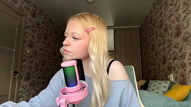 Snapshot of JeneeBIanks chatting on 02-21-26, 11:12 JeneeBIanks online show from 02-21-26, 11:12