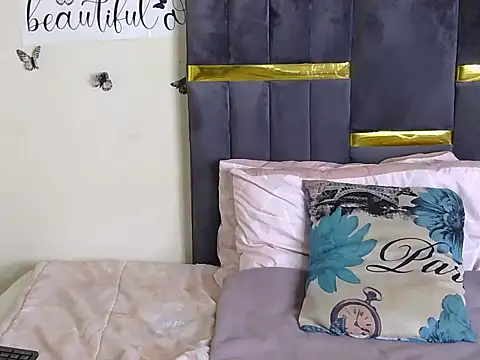 Divine Beautyxx online show from 05-27-26, 05:09