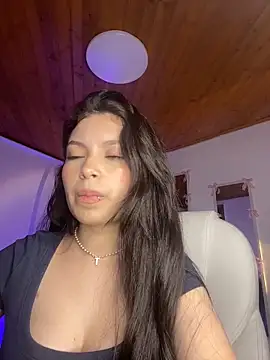 Snapshot of Mady_Pink chatting on 02-25-26, 04:23 Mady Pink online show from 02-25-26, 04:23