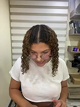 KendyLove  online show from 05-04-26, 04:38