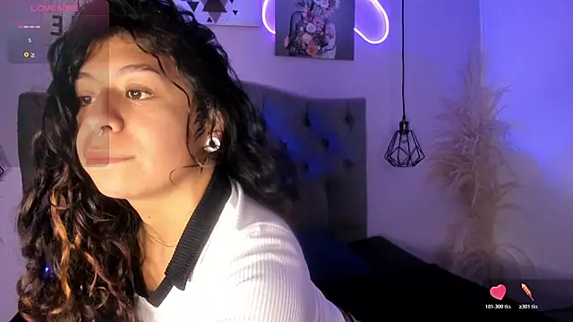 Snapshot of MilyFerrer chatting on 06-19-26, 03:23 MilyFerrer online show from 06-19-26, 03:23