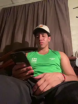 Alejandrososas online show from 06-30-26, 04:12