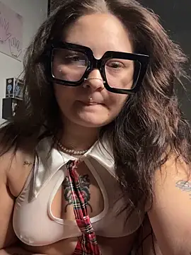 Snapshot of chanelle_dioor chatting on 02-20-26, 01:02 chanelle dioor online show from 02-20-26, 01:02