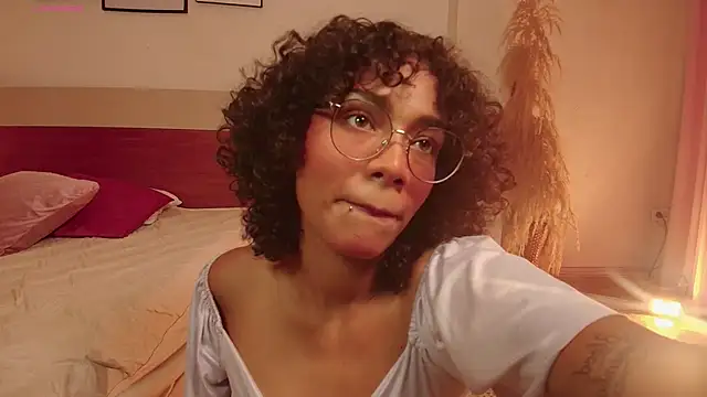 Meganlux1 online show from 04-29-26, 07:53