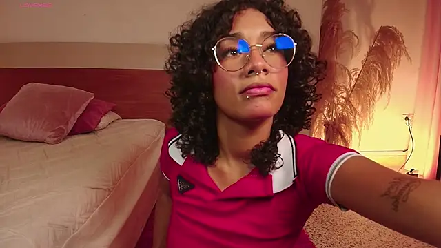 Meganlux1 online show from 04-17-26, 07:49