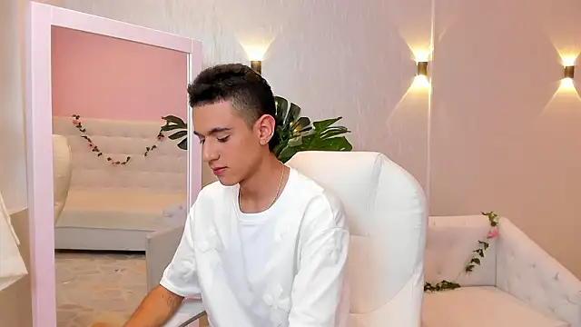 Snapshot of dominicjonnes chatting on 02-25-26, 06:30 dominicjonnes online show from 02-25-26, 06:30