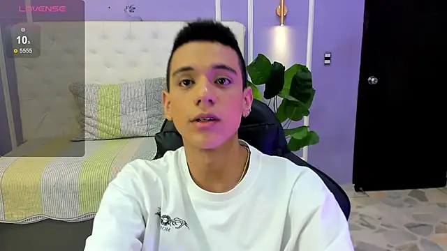 Snapshot of dominicjonnes chatting on 02-28-26, 07:35 dominicjonnes online show from 02-28-26, 07:35