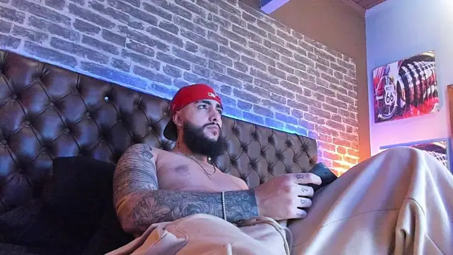 SantiagoHincapiie online show from 03-08-26, 04:27