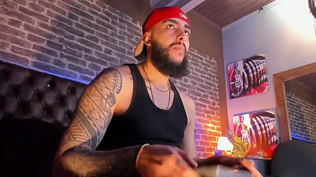 SantiagoHincapiie online show from 03-10-26, 09:08