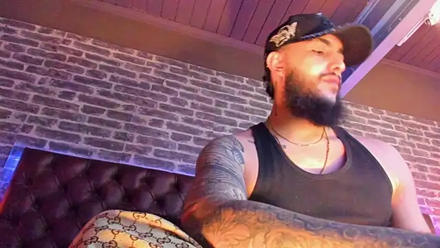 SantiagoHincapiie online show from 03-12-26, 08:57