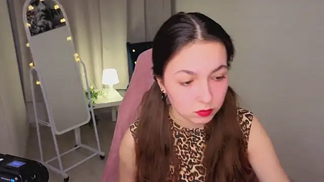 Snapshot of BellaThery chatting on 03-01-26, 05:07 BellaThery online show from 03-01-26, 05:07