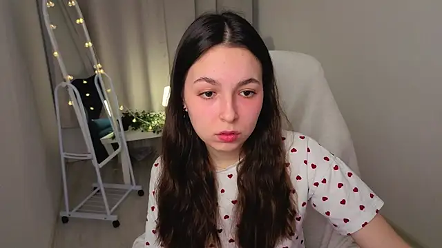 Snapshot of BellaThery chatting on 02-22-26, 05:43 BellaThery online show from 02-22-26, 05:43