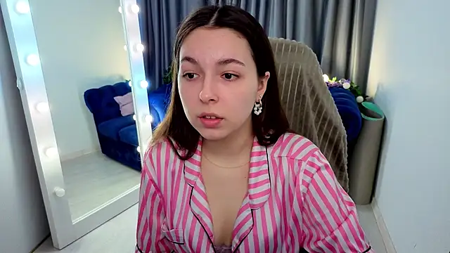 BellaThery online show from 04-22-26, 05:03