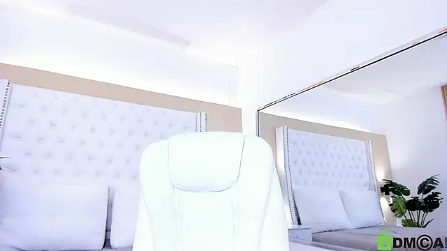 Mackenzie17 online show from 03-06-26, 04:07