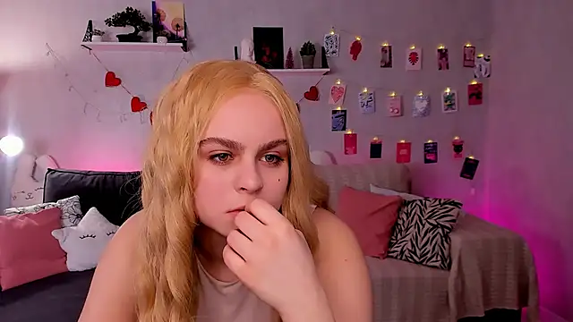 VivienAllen online show from 02-21-26, 04:25