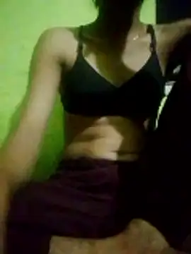 Snapshot of wifedesi7050 chatting on 05-21-26, 04:37 wifedesi7050 online show from 05-21-26, 04:37