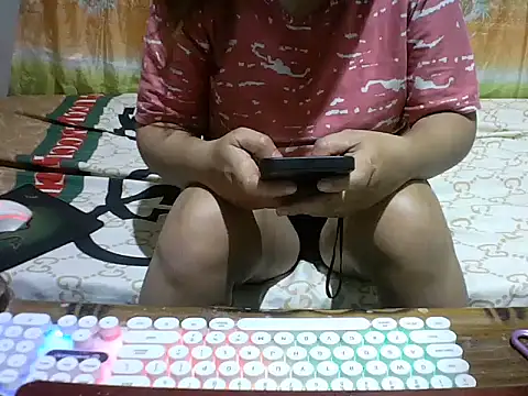 Snapshot of Radiant_smile chatting on 05-06-26, 07:40 Radiant smile online show from 05-06-26, 07:40
