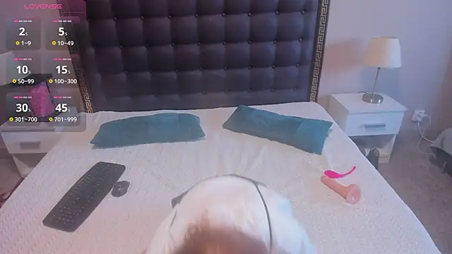 Snapshot of curly_muffin chatting on 02-25-26, 05:51 curly muffin online show from 02-25-26, 05:51