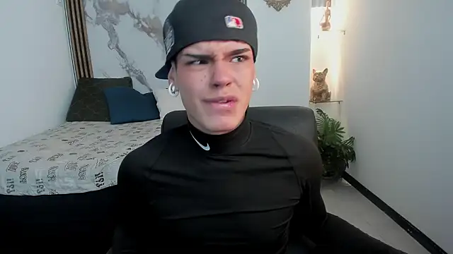 Snapshot of Mk_Desire chatting on 03-03-26, 02:40 Mk Desire online show from 03-03-26, 02:40