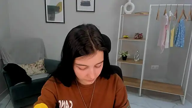 Lilian Merf online show from 03-24-26, 10:04